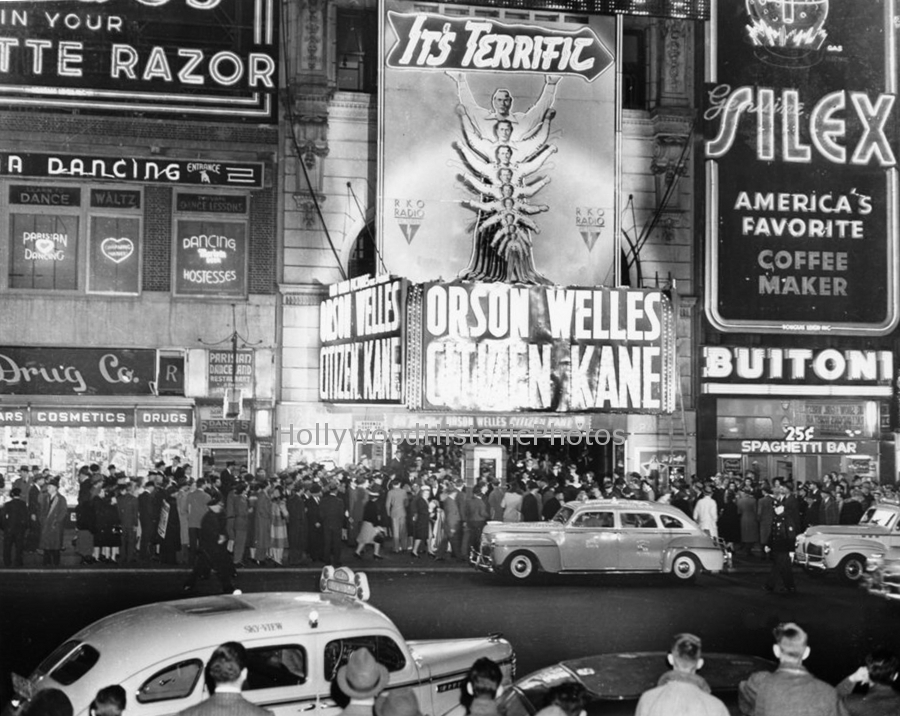 Palace Theatre N.Y.C 1941 Citizen Kane Orson Welles taxi wm.jpg